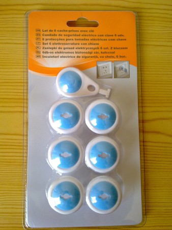 Conjunto de 6 proteções com chave para tomadas elétricas